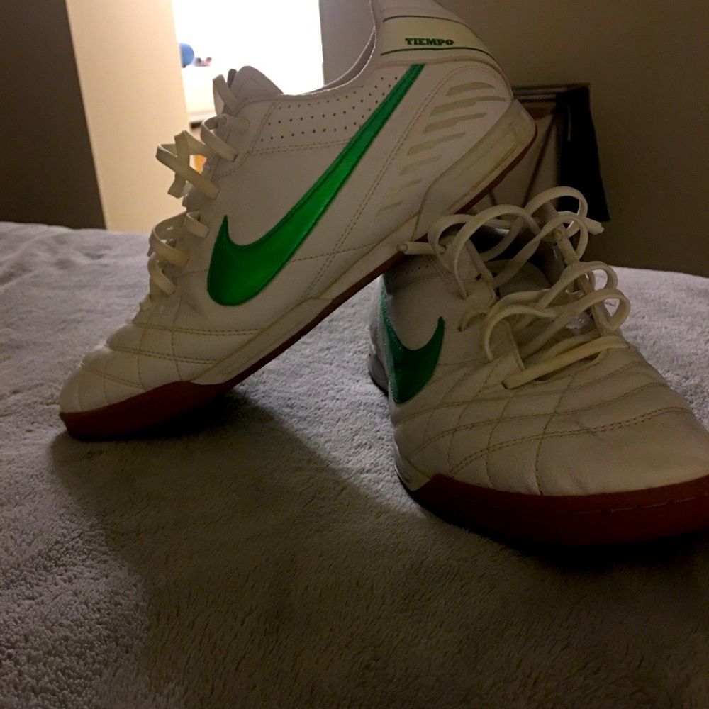 NIKE Tiempo
